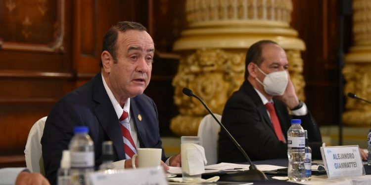 El presidente Giammattei durante su mensaje en la reunión del Conadur.