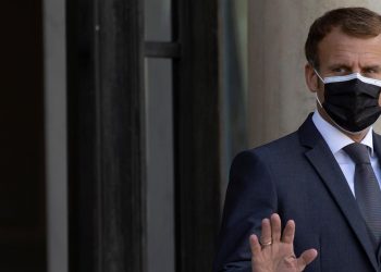 Macron duplica la donación de vacunas a África y promete entregar 120 millones