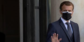 Macron duplica la donación de vacunas a África y promete entregar 120 millones