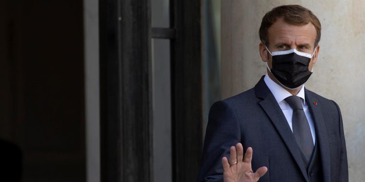 Macron duplica la donación de vacunas a África y promete entregar 120 millones