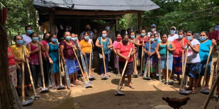 Entregan semillas y herramientas de labranza en Quiché, Jalapa y Petén