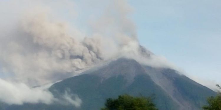 Erupción del volcán de Fuego