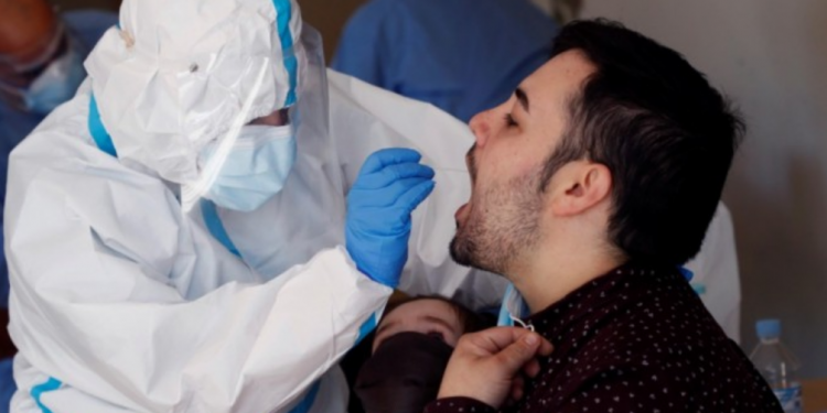 Italia acepta los test de saliva moleculares para el certificado sanitario