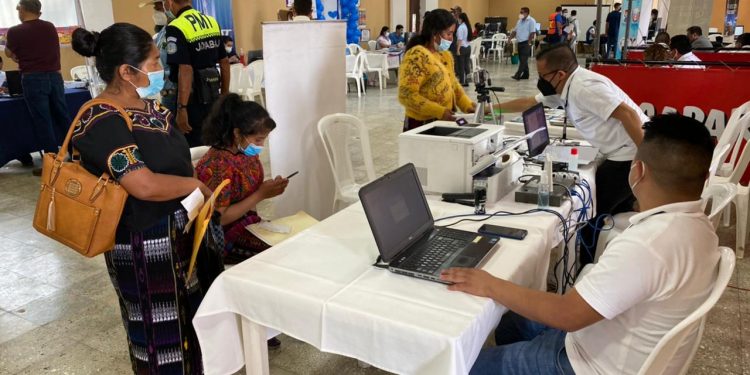 Jornada móvil de servicios integrados de la SCEP en Quiché.