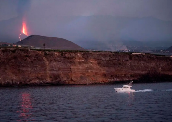 La Palma, España: lava está a entre 800 y mil metros del mar sin seguridad de que llegue