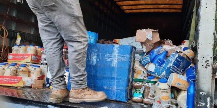 PNC captura a dos personas por trasladar mercadería de contrabando