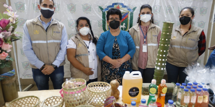 Mujeres de Jutiapa concluyen curso de artesanías de bambú