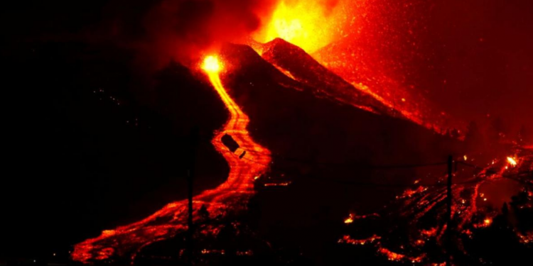 No se descartan nuevos puntos de emisión de lava del volcán de La Palma