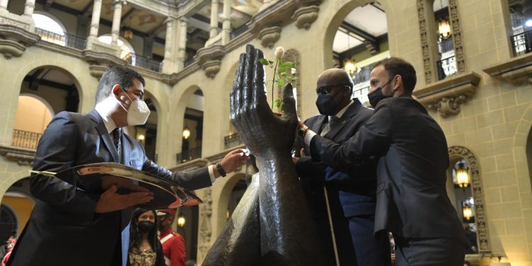 Otorgan reconocimientos a atletas olímpicos guatemaltecos