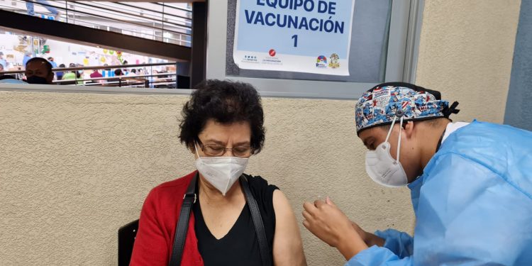 Plan de Vacunación contra el COVID-19 en el IGSS