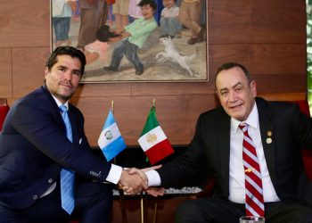 Presidente Giammattei se reúne con activista Eduardo Verástegui en México