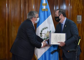 Presidente juramenta a Francisco Coma como nuevo ministro de Salud