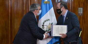 Presidente juramenta a Francisco Coma como nuevo ministro de Salud