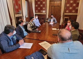 Supervisan trabajos de asfaltado en Xela