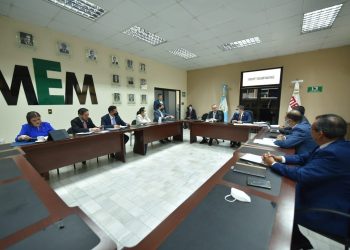 Reunión del presidente Alejandro Giammattei con autoridades del Ministerio de Energía y Minas