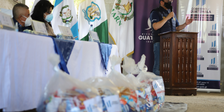 MARN le apuesta a proyecto de canje de desechos sólidos por alimentos