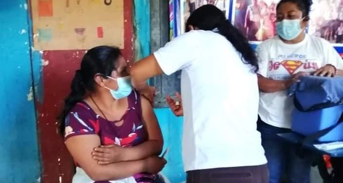 Salud refuerza vacunación comunitaria contra el COVID-19 en San Felipe, Retalhuleu