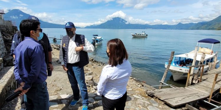 Supervisan proyectos ambientales en cuenca del lago de Atitlán