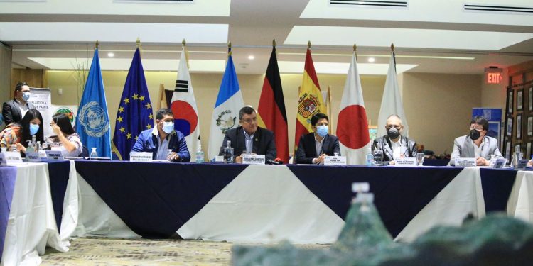 Presentan estrategia de trabajo para preservar el lago de Atitlán, ante cooperación internacional