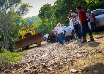 Unidad de Convoyes Regionales rehabilita caminos rurales