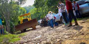 Unidad de Convoyes Regionales rehabilita caminos rurales