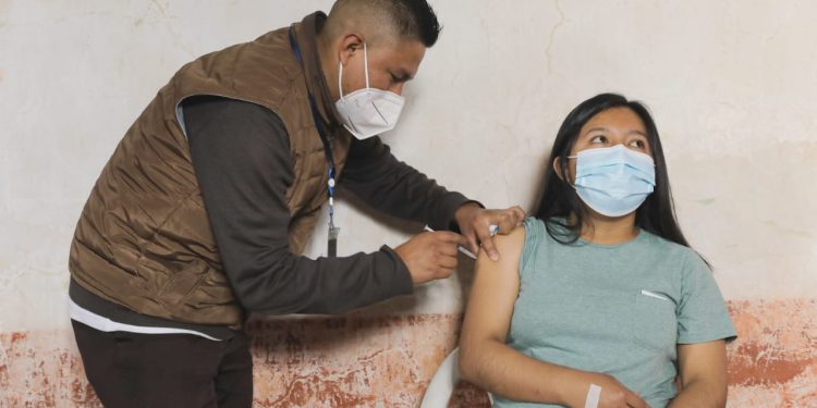 COVID-19: Población de Chichicastenango es beneficiada con jornada de vacunación comunitaria