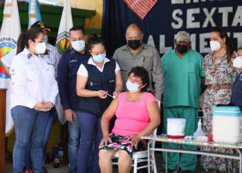 Proyectan vacunación de integrantes de OPF durante sexta entrega de alimentación escolar