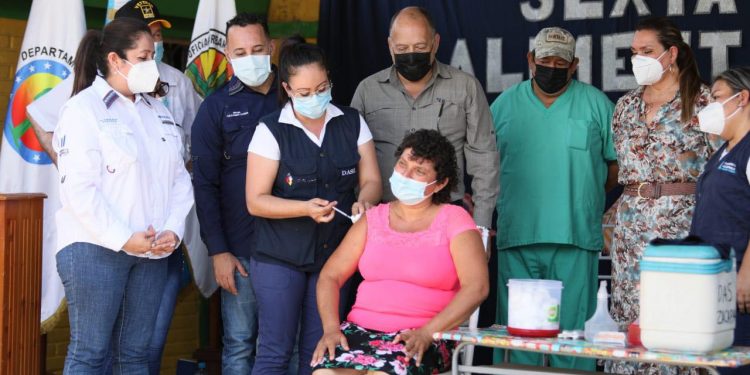 Proyectan vacunación de integrantes de OPF durante sexta entrega de alimentación escolar