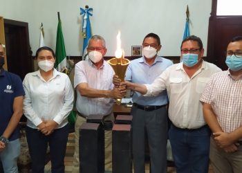 Antorcha del Bicentenario llega a Suchitepéquez