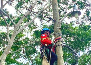Reconectan energía eléctrica en comunidad de Retalhuleu