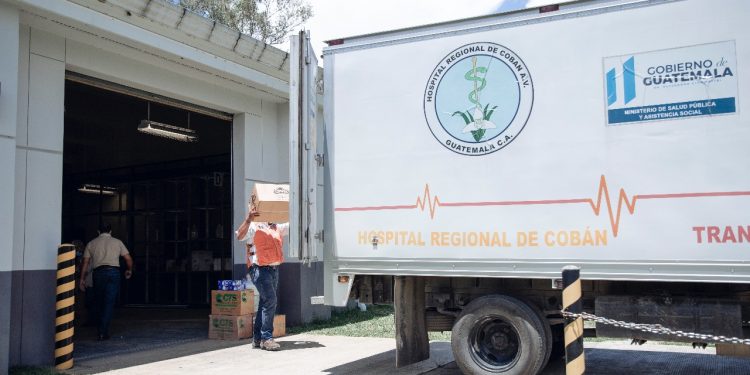 Gestionan apoyo para personal que atiende a pacientes con COVID-19 en Alta Verapaz