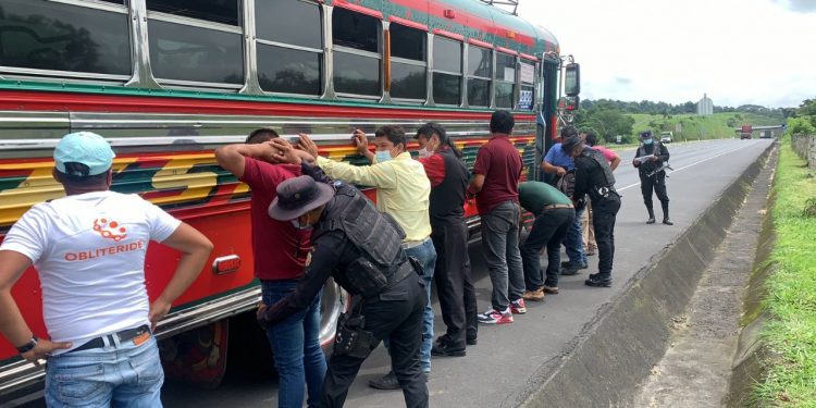 PNC implementa operativos en rutas de acceso a Escuintla