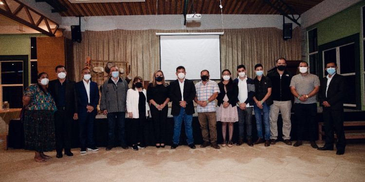 Alcaldes de Alta Verapaz intercambian experiencias con sus homólogos salvadoreños