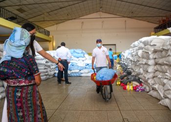 Supervisan entrega de alimentos en Baja Verapaz