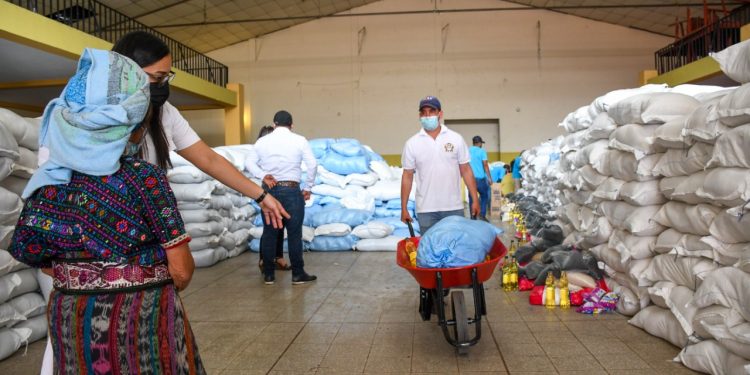 Supervisan entrega de alimentos en Baja Verapaz