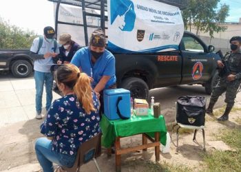 Puesto de vacunación móvil recorre las calles de Huehuetenango