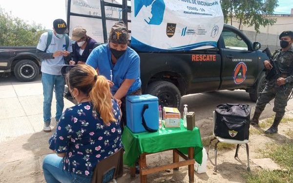 Puesto de vacunación móvil recorre las calles de Huehuetenango