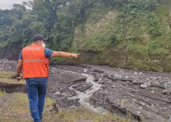 Delegación de Conred en Chimaltenango verifica situación en faldas del volcán de Fuego