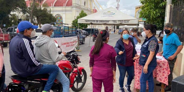 Instalan puesto de vacunación vehicular en Sololá