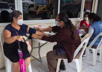 Nuevo centro de vacunación de Palín atiende 400 personas diariamente