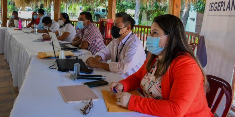 Baja Verapaz analiza propuestas de proyectos de desarrollo