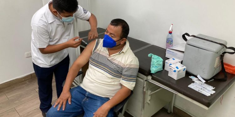 Vacunación contra difteria y tétanos favorece a trabajadores del sector privado