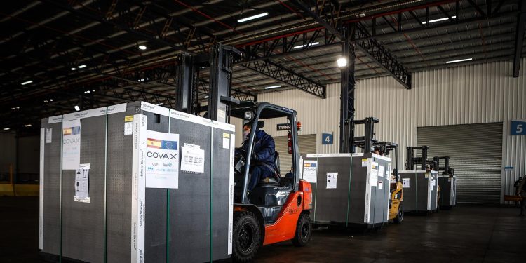 Argentina recibe nuevo lote de vacunas contra COVID-19 donadas por España