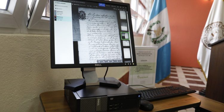 Digitalizan 2.6 millones de folios de patrimonio documental guatemalteco