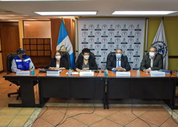 Exministra de Salud Amelia Flores destaca lucha contra COVID-19 en informe de labores de su gestión