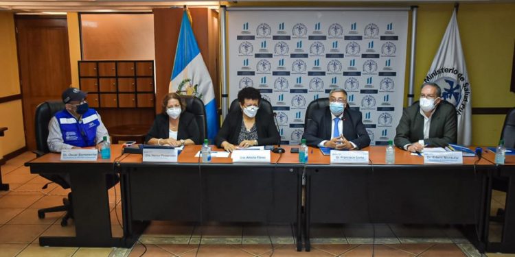 Exministra de Salud Amelia Flores destaca lucha contra COVID-19 en informe de labores de su gestión