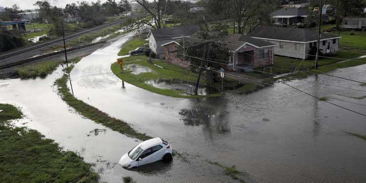 Biden promete que seguirá ayudando a los afectados por el huracán Ida