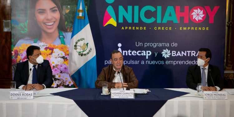 Impulsan programa de emprendimientos para jóvenes