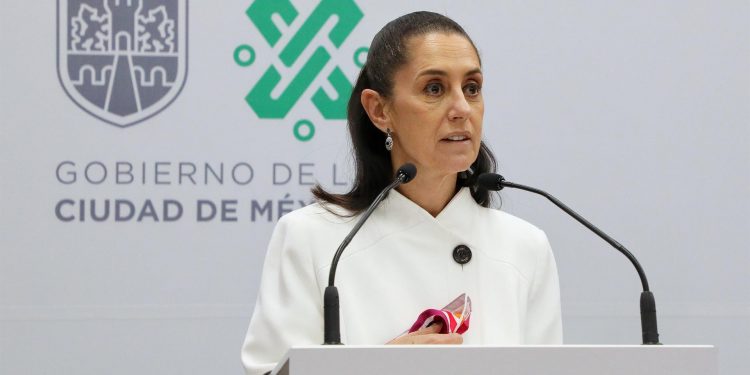 Ciudad de México tiene una caída del 45 % en COVID-19 y prevé más reaperturas