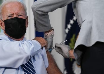 Joe Biden se pone una dosis de refuerzo de la vacuna de Pfizer
